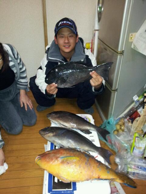 鹿児島県佐多岬でクロ ヒブダイ の釣果 13 01 02 みやつり